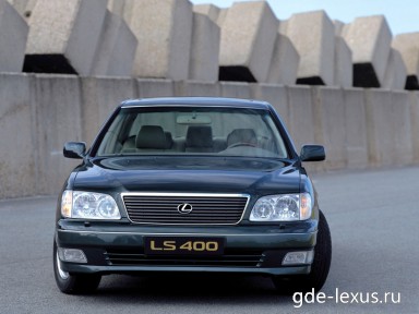 : Lexus LS400 спереди