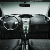 : передняя панель Toyota Yaris