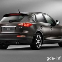 :  Infiniti EX25 сзади