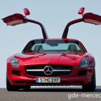 : Mercedes-Benz SLS AMG спереди
