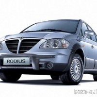 : SsangYong Rodius спереди