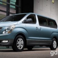 : Hyundai H1  спереди-сбоку