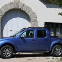 : Nissan Navara сбоку