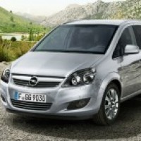 : Opel Zafira спереди