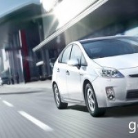 : Toyota Prius передняя фара