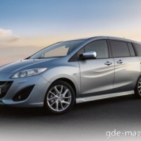 : Mazda 5 спереди-сбоку