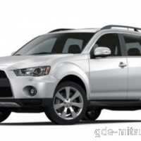 : Mitsubishi Outlander XL сбоку-спереди