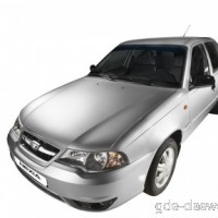 : Daewoo Nexia спереди, сбоку