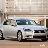 : Lexus GS450 h спереди, сбоку