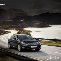 : Lexus LS460 спереди, сбоку