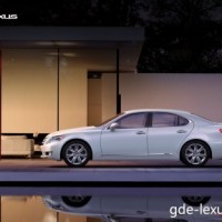 : Lexus LS600h L фото сбоку