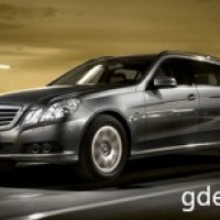 : Mercedes E-сlass Wagon спереди, сбоку