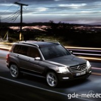 : Mercedes GLK-class спереди, сбоку