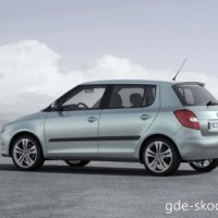 : Skoda Fabia сбоку, сзади