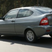 : Lada Priora hatchback сзади, сбоку