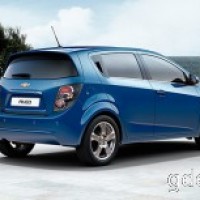 : Chevrolet Aveo хэтчбек сзади, сбоку