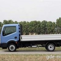 : грузовик Nissan Cabstar сбоку