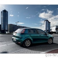 : FIAT Punto 2012 сзади, сбоку