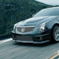 : Cadillac CTS-V coupe спереди-сбоку