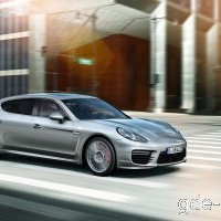 : фото Porsche Panamera Diesel спереди-сбоку