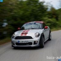 : фото MINI John Cooper Works coupe в движении