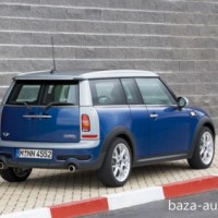 : фото MINI Cooper S clubman сзади, сбоку