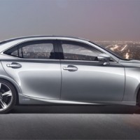 : Lexus IS 300h вид сбоку