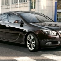 Opel Insignia хетчбэк: спереди справа