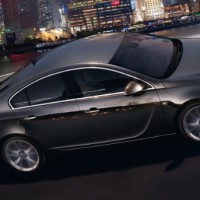 Opel Insignia хетчбэк: сбоку справа сверху