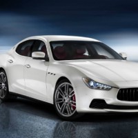 : Maserati Ghibli Diesel вид спереди, сбоку