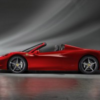 : Ferrari 458 Spider вид сбоку