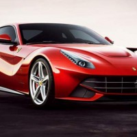 : Ferrari F12вerlinettа спереди, сбоку