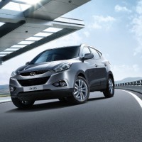 : Hyundai ix35 вид спереди, сбоку