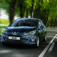 : Peugeot 408 спереди