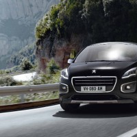 : Peugeot 3008 фото спереди