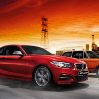 BMW 2ER Coupe: сбоку справа