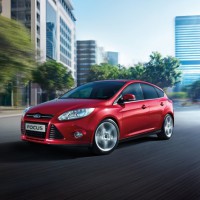 Ford Focus hatchback: слева спереди