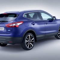 Nissan Qashqai: справа сзади