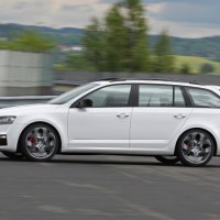 Skoda Octavia Combi RS: сбоку слева