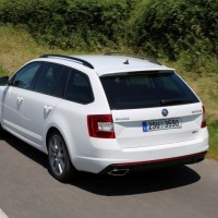 Skoda Octavia Combi RS: слева сзади