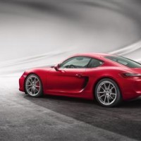 Porsche Cayman GTS: сзади слева