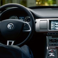 Jaguar XF: место водителя