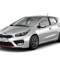 Kia сee'd GT: спереди слева