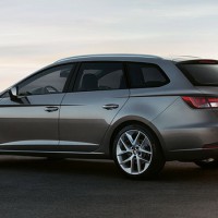 SEAT Leon SТ: слева сбоку