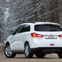 Mitsubishi ASX: сзади слева