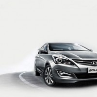 Hyundai Solaris хетчбэк: спереди справа