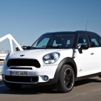 MINI Cooper S ALL4 countryman: спереди слева