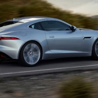 Jaguar F-Type купе: сбоку справа