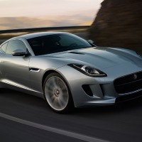 Jaguar F-Type купе: спереди справа