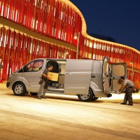 Ford Transit Custom: слева сбоку